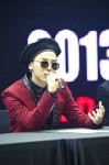 BIGBANG(ビッグバン)のG-DRAGON、先輩PSY(サイ)とはライバル関係？記者の質問に…