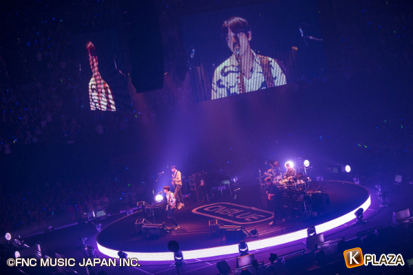 CNBLUE_stage