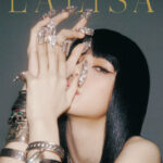 BLACKPINK LISAの初ソロシングル、4日間で先行注文数70万枚突破！1次予約販売集計で既に韓国女性ソロシングル最高数値＆新記録行進の予感