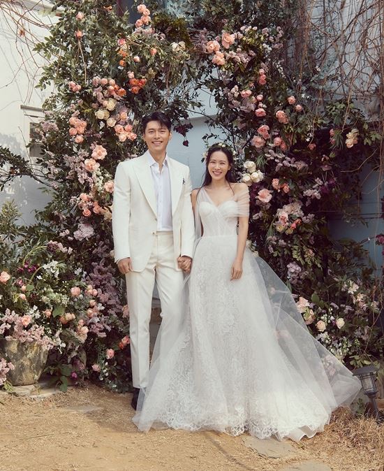 ヒョンビンとソン・イェジンの結婚写真