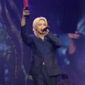 Stray Kidsのフィリックス、スタッド·ド·フランス公演でルイ・ヴィトンを着用